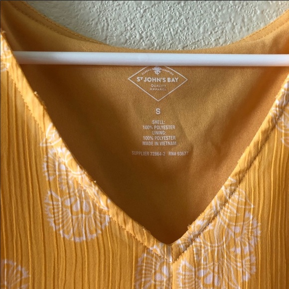 NWOT St.John’s Bay Yellow Patterned Blouse - Picture 2 of 6